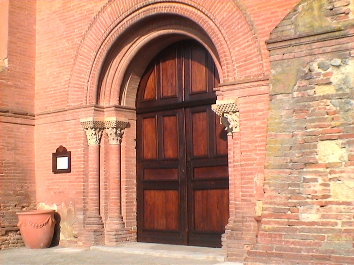 Entrée de L'Eglise - Saint-Rustice