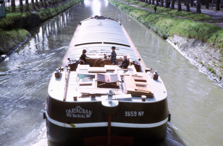 Une péniche sur le canal - Toulouse