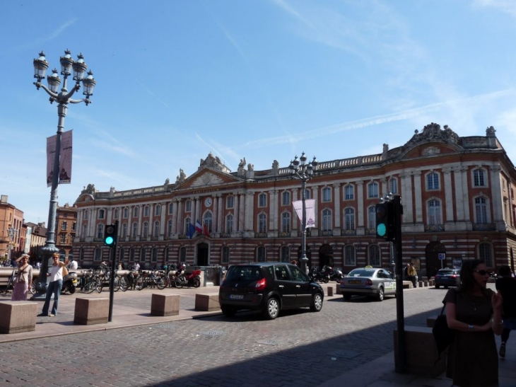 Le Capitole et sa place - Toulouse