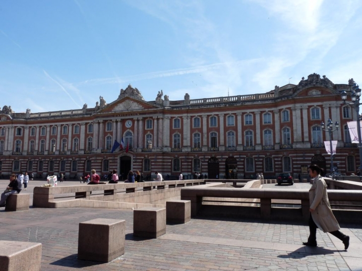 Le Capitole et sa place - Toulouse