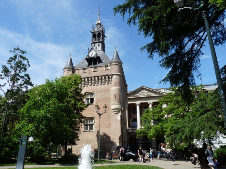 La tour du  Capitole  - Toulouse