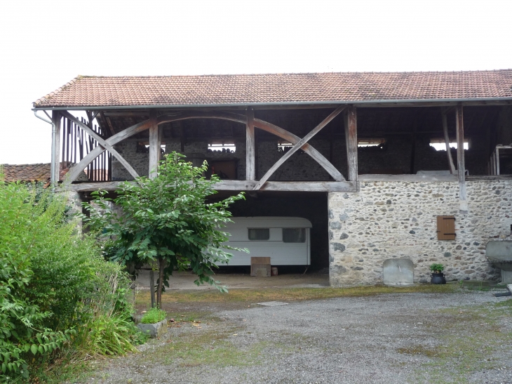 Ferme typique, rénovée vers 1900, en centre du village - Valcabrère