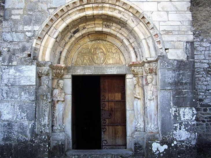 Entrée de l'église saint Just - Valcabrère