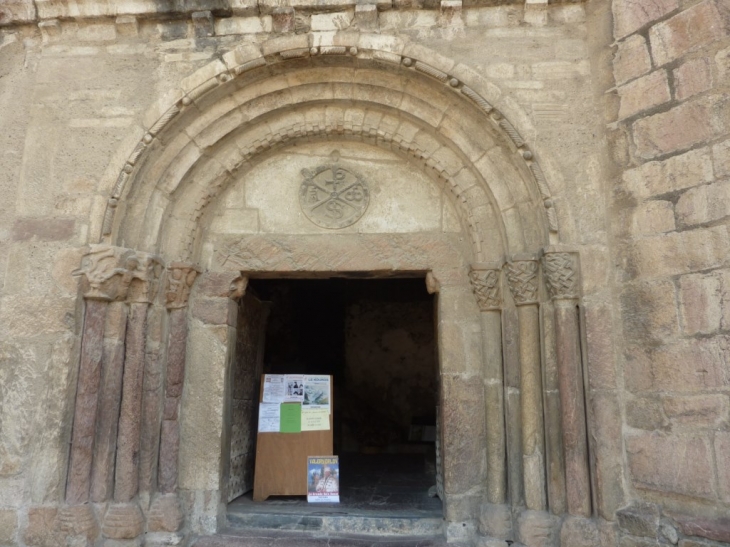 Arreau  : Porche Roman de l'église St Exupère