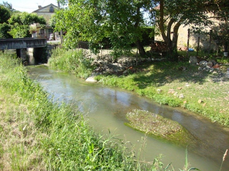 Auriébat (65700)  Canal d'Alaric