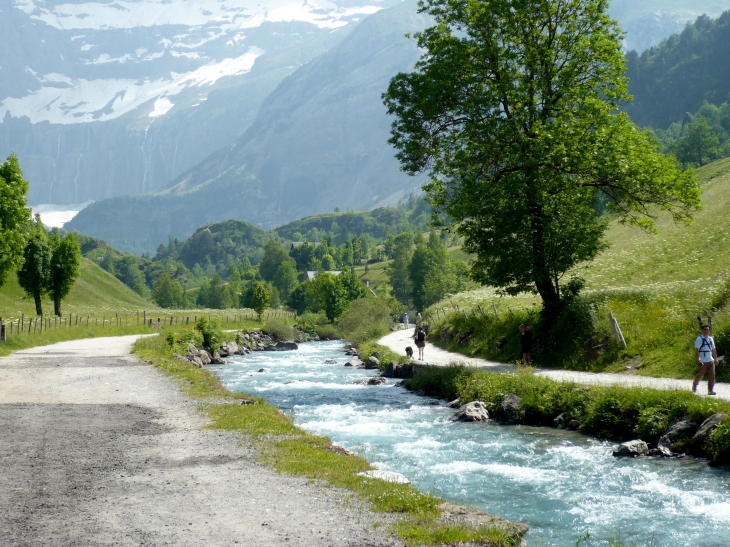 Le gave de Gavarnie donnant le gave de Pau.