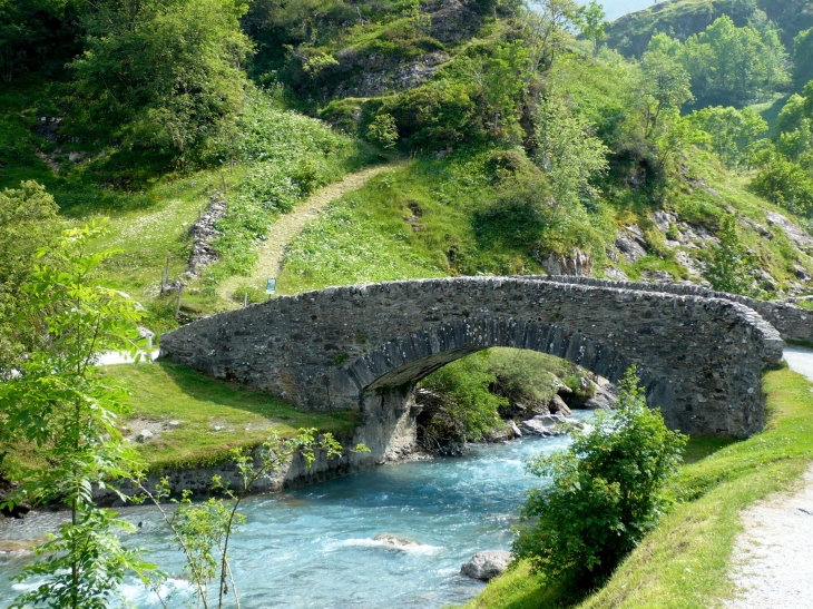 Sur le chemin vers le cirque. - Gavarnie