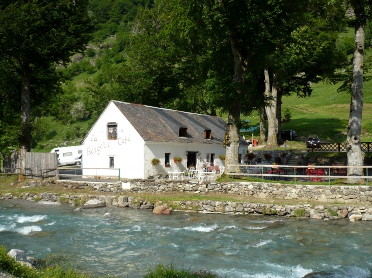 Un café le long du chemin. - Gavarnie