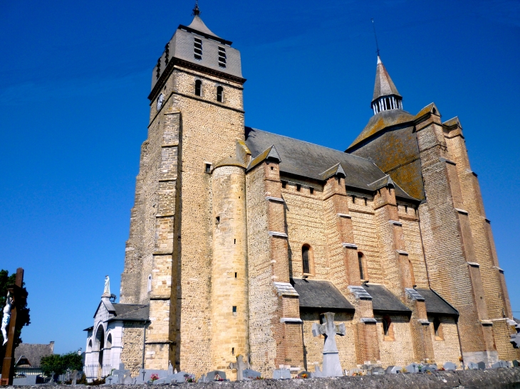 Collège de chanoines au Moyen Âge, cette église a événéments musicaux a son clocher traversé par le méridien de Greenwich - Ibos