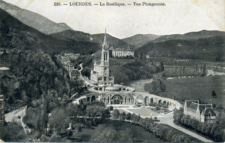 La Basilique (carte postale de 1910) - Lourdes