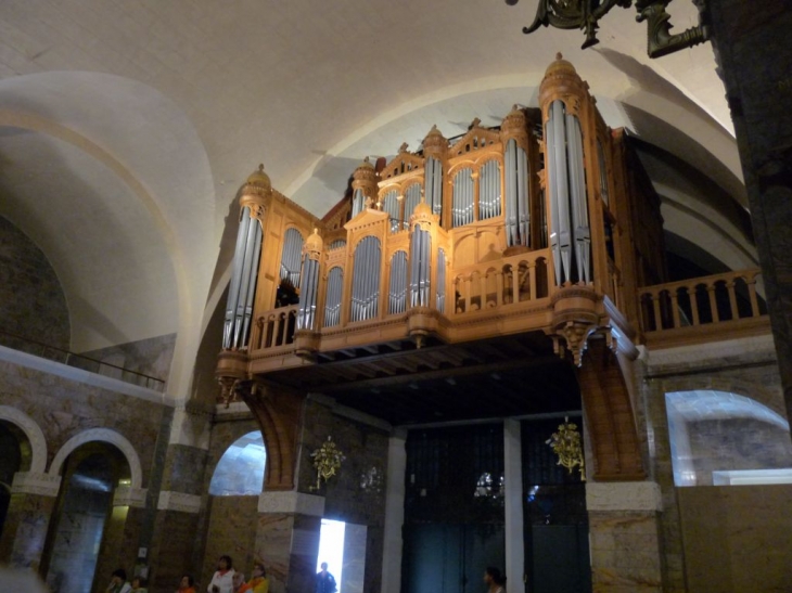 Dans la basilique - Lourdes