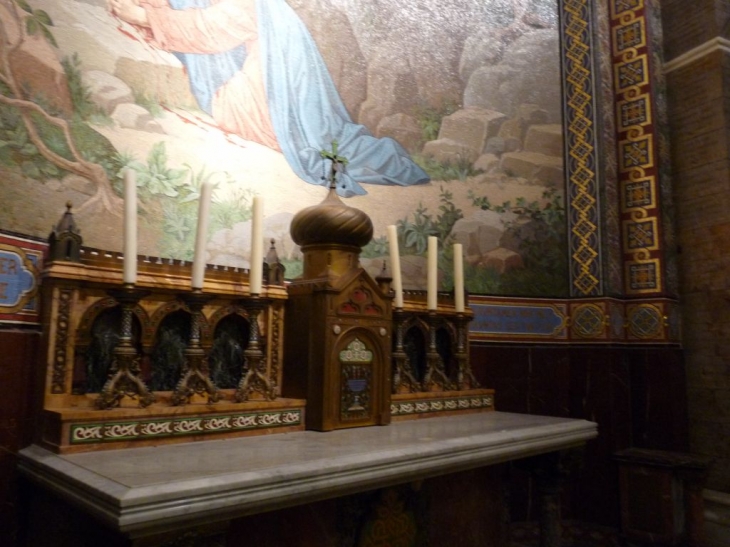 Dans la basilique - Lourdes