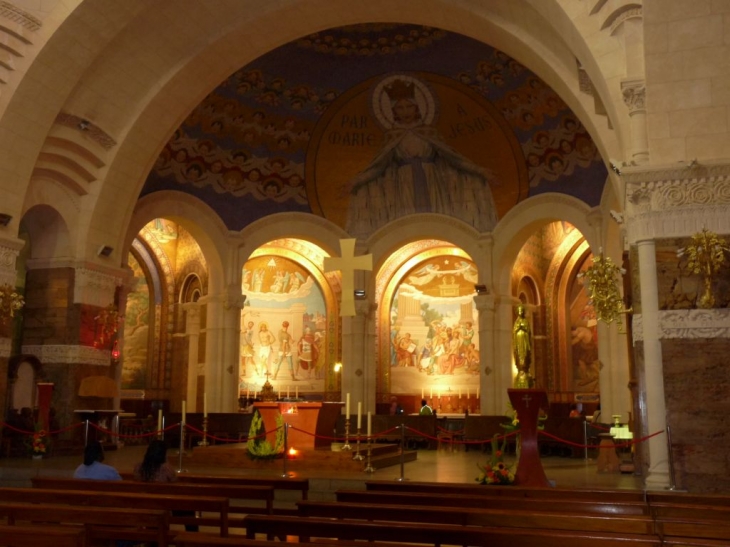 Dans la basilique - Lourdes