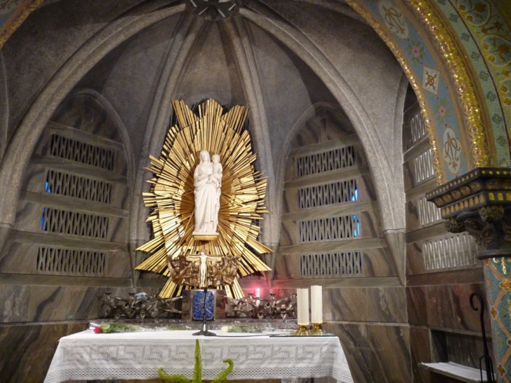 Dans la basilique - Lourdes