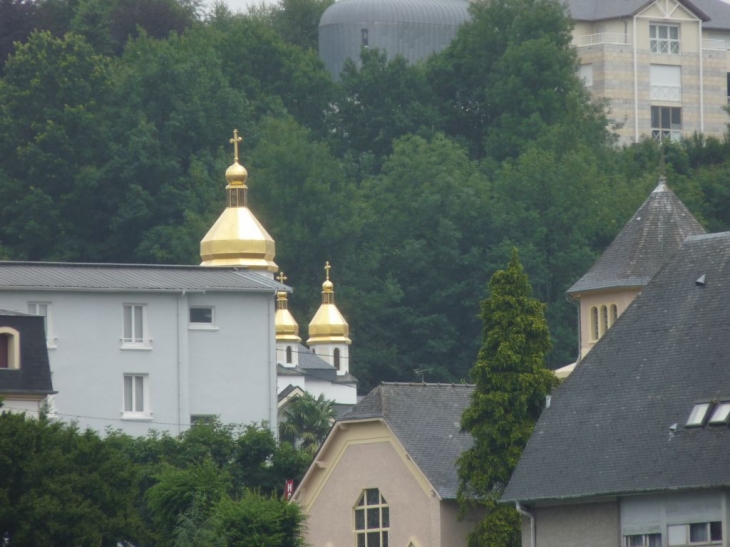 La basilique et ses alentours - Lourdes