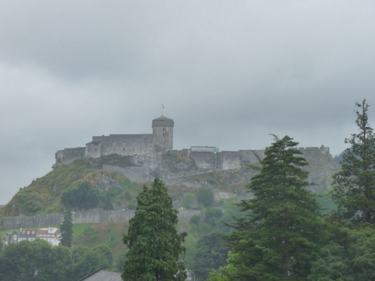 Le chateau vu de la basilique - Lourdes