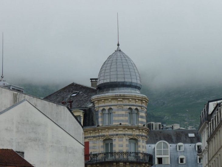 La basilique et ses alentours - Lourdes