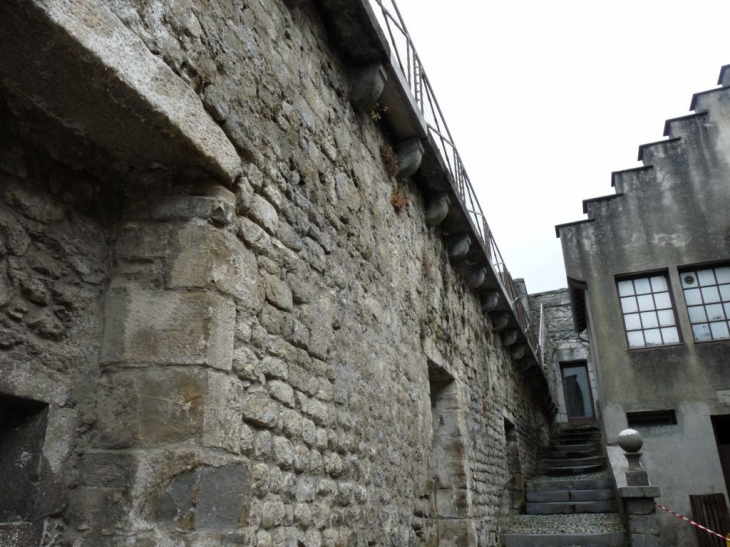 Une vue du chateau fort - Lourdes