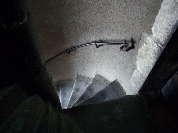 Escalier intérieur chateau fort - Lourdes