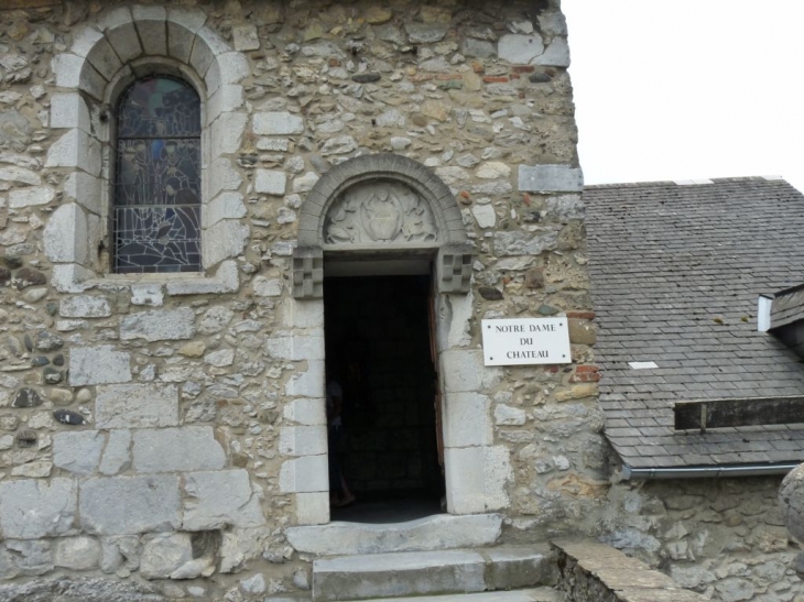 Une porte du chateau fort - Lourdes