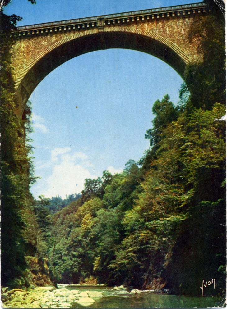 Le Pont Napoléon 90m (carte postale de 1970) - Luz-Saint-Sauveur