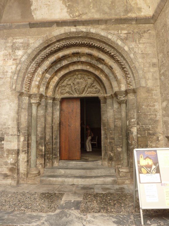 Entrée de l'église des templiers - Luz-Saint-Sauveur