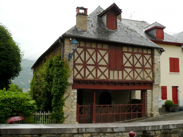 Maison à colombage du village. - Saint-Savin