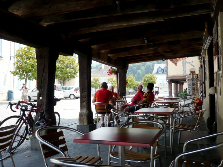 A la terrasse du Café. - Saint-Savin