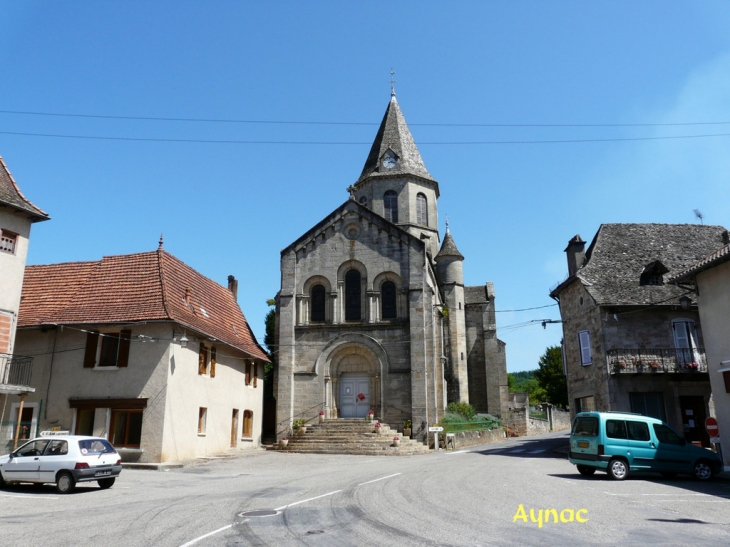 Aynac place de l'église