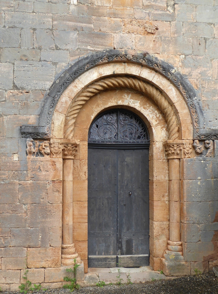 Une porte de l'église - Blars