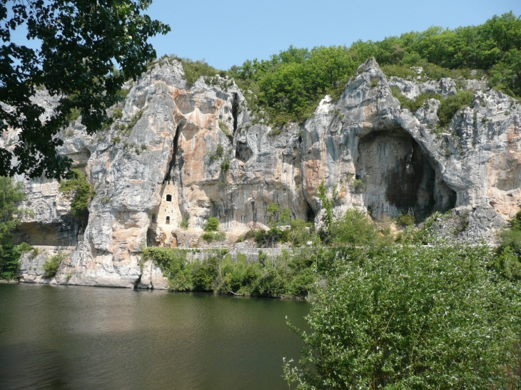 FALAISES SUR LE LOT - Bouziès