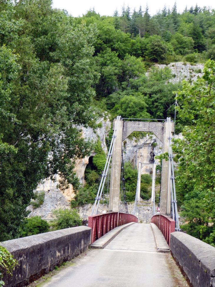 Le pont sur le Célé - Bouziès