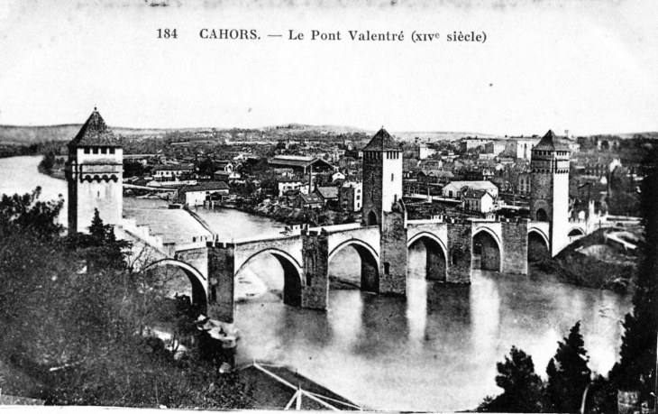 Le Pont Valentré (XIVe siècle).(carte postale ancienne). - Cahors