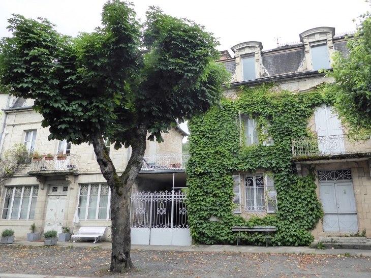 Sur le tour de ville : maison Quoirez maison natale de Françoise Sagan - Cajarc