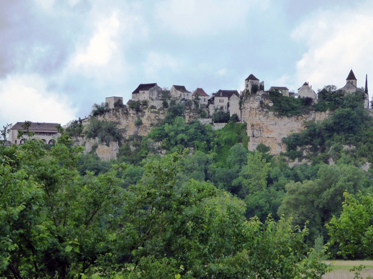 Vue sur le village - Calvignac