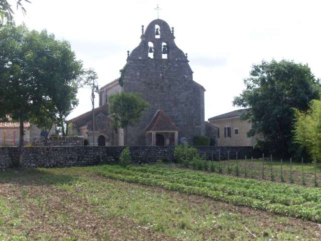 Eglise romane du 12e a clocher mur et son retable  ses randonneés  pour les gorges de l'Andorre  nous avons cette anneé  fait le concours des villages fleuris du lot   ... - Cambayrac