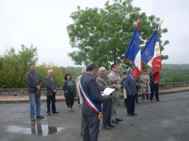 Mr le maire et conseillers  8mai 1945  commemoration - Cambayrac