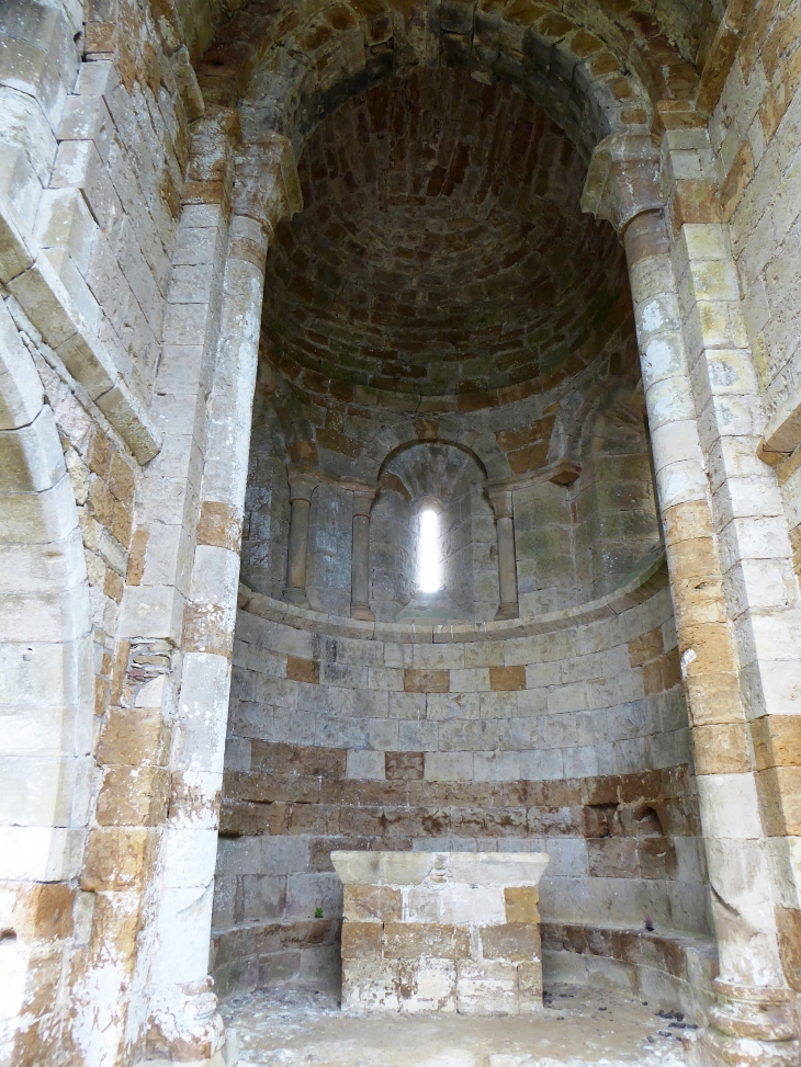 Les ruines de l'église romane Saint Martin - Camboulit