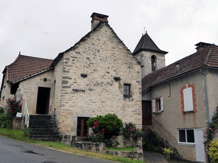 La mairie et l'église - Carayac