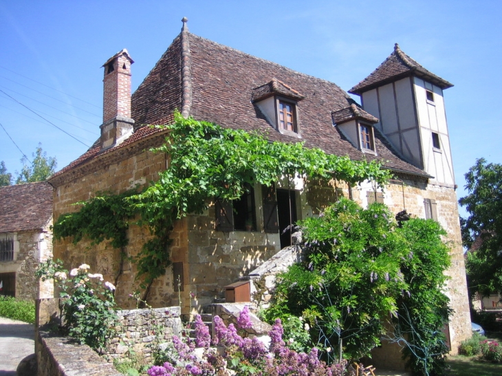 Carennac maison fleurie