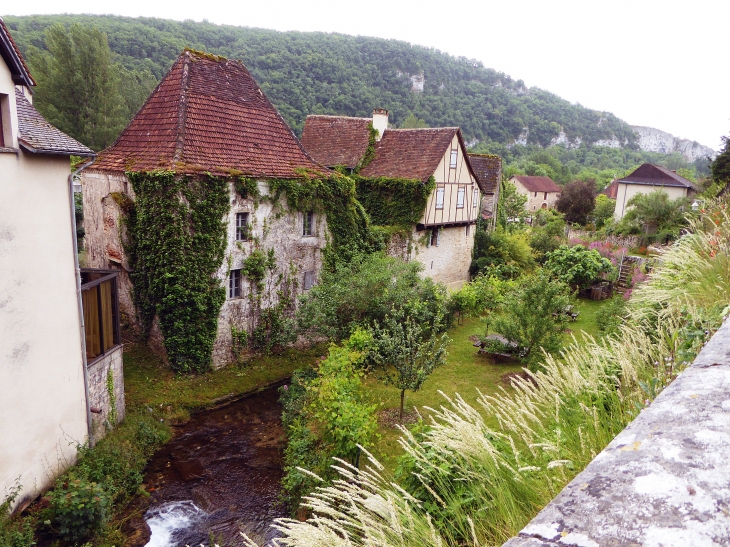 Maisons au bord du ruisseau - Corn