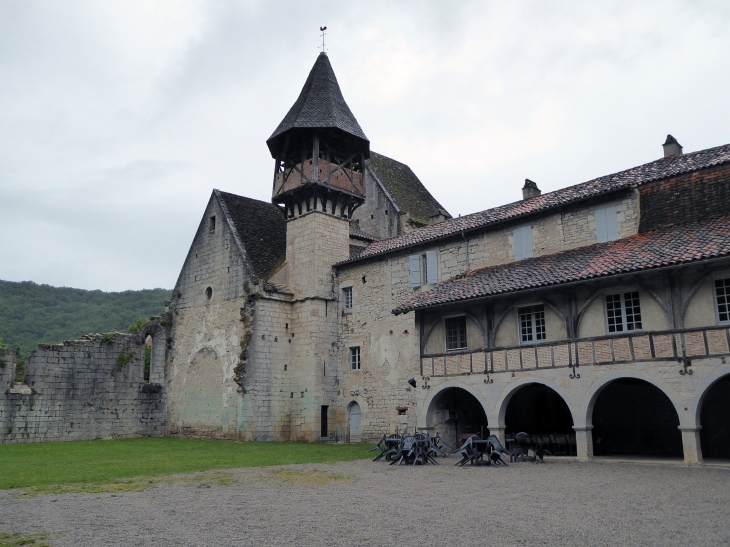 L'église et le cloître du prieué - Espagnac-Sainte-Eulalie