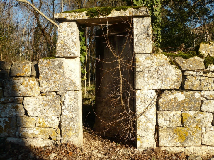 Ancienne entrée de jardin. - Fontanes