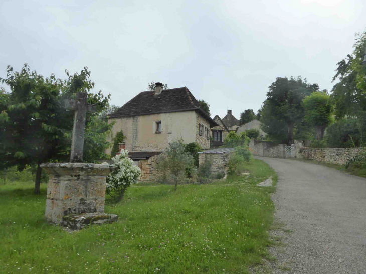 Dans le village - Francoulès