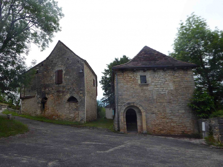 Dans le village - Francoulès