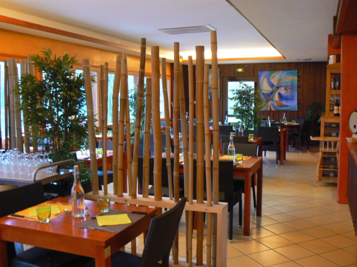 Salle du restaurant les pieds dans l'plat - Gourdon