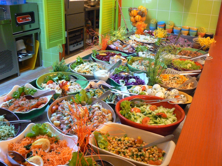 Buffet du restaurant les pieds dans l'plat - Gourdon