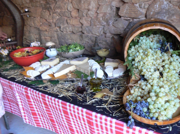 Buffet campagnard dans un chaix de Cahors - Gourdon