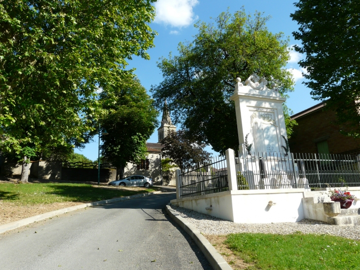 Monument aux morts  Crédit : Anré Pommiès - Grézels