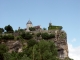 Photo suivante de Lacave Le Château de Belcastel avec sa chapelle et sa falaise, dans la vallée de la Dordogne